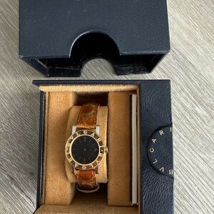 Bvlgari BB23SGLD 23mm 18K Gold Bezel Ladies/Unisex Quartz Watch +
Box / Papers